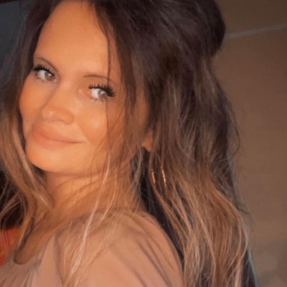 Meet your Posher, Momtrepreneur - Picture 2 of 9